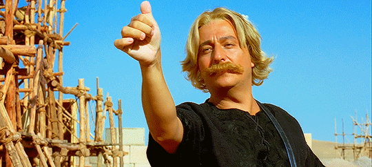 mission-cleopatre-bisou